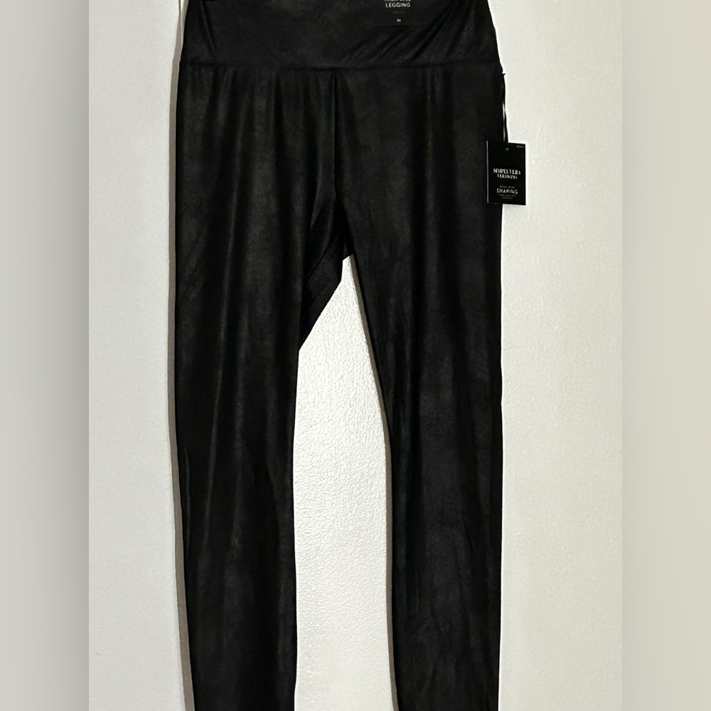 Vera wang leather look leggings